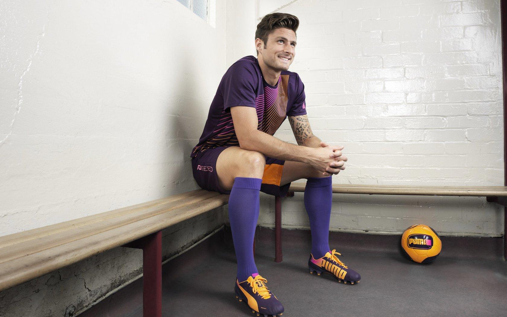 新王加冕!16岁天才马斯坦托诺接过传奇10号,打破马拉多纳尘封半世纪纪录