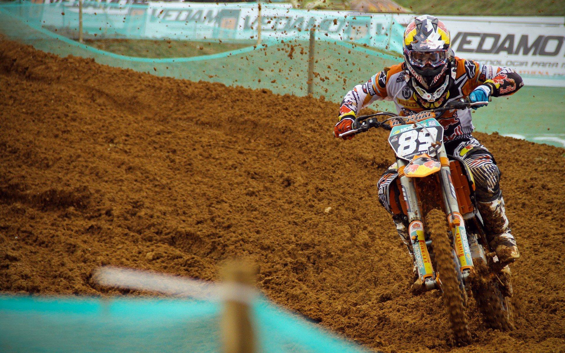 巴萨重返诺坎普举行盛大公开训练，小将卡萨多吐露心声，梦想之地，奋斗之源